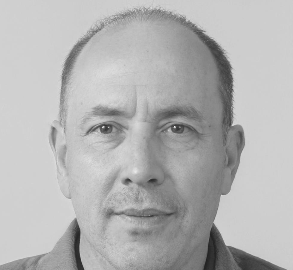 Portrait professionnel de Julien Moreau, formateur en communication