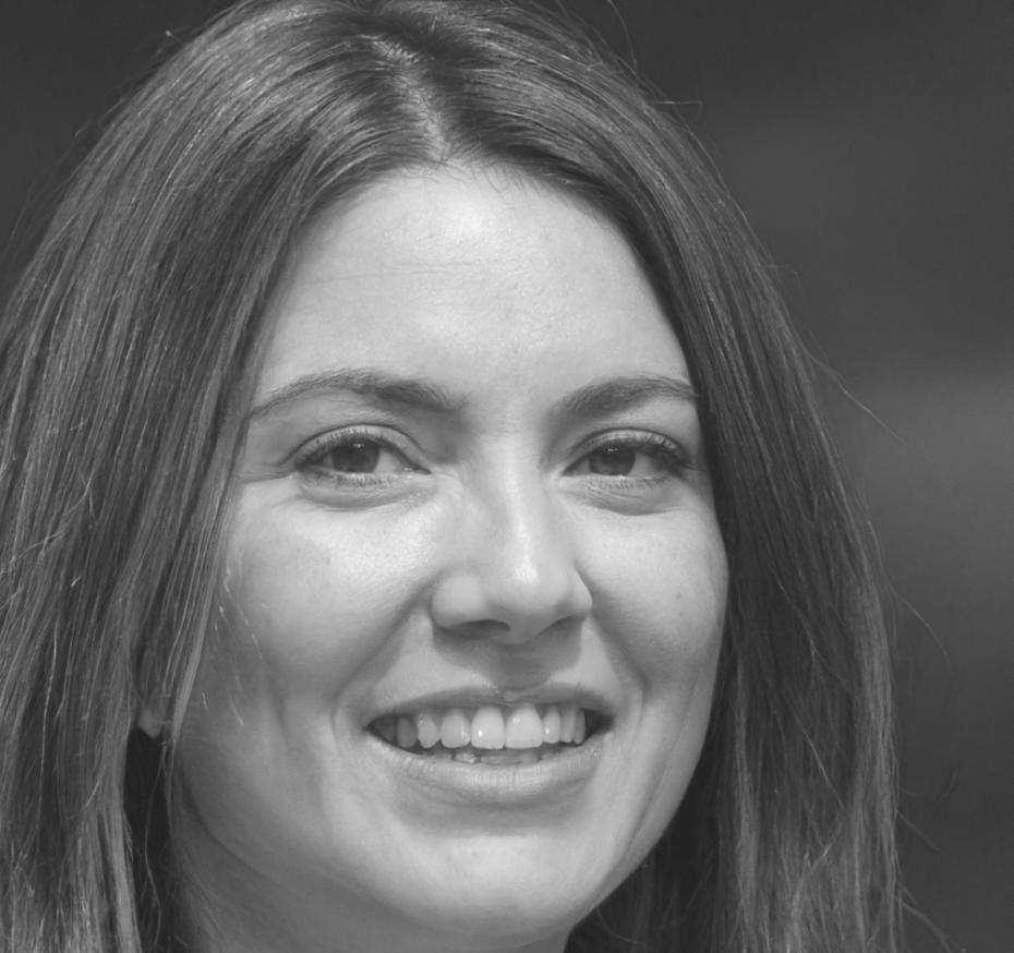 Portrait d'Amélie Rousseau, experte en communication non-verbale