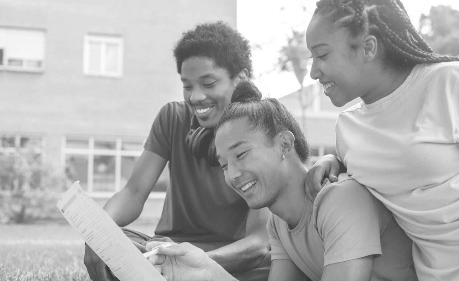 Formation interactive avec participants engagés dans des exercices pratiques